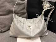 Uubags Chanel Large Hobo Bag In Grained Shiny Calfskin & Gold-Tone Metal White 28x41.5x8cm - 4