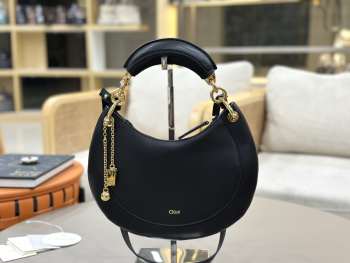 Uubags small Chloé Banana zipped hobo bag in soft leather black 31x20x2.5cm