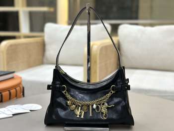 Uubags Small Chloe Charms Shiny Leather Shoulder Bag In Black 13x24x11cm