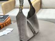 Uubags Chloe medium Marcie hobo bag in grey suede leather 28x21x10cm - 6