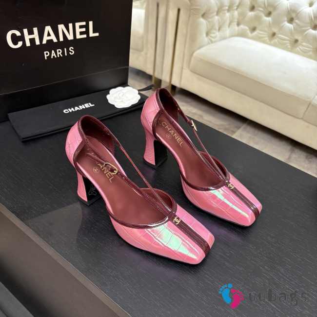 Uubags Chanel Mary Janes shoes crocodile-embossed crumpled laminated lambskin in pink & dark burgundy 8.5cm - 1