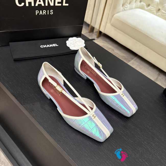 Uubags Chanel Mary Janes shoes crocodile-embossed crumpled laminated lambskin in light green & dark burgundy 1cm - 1