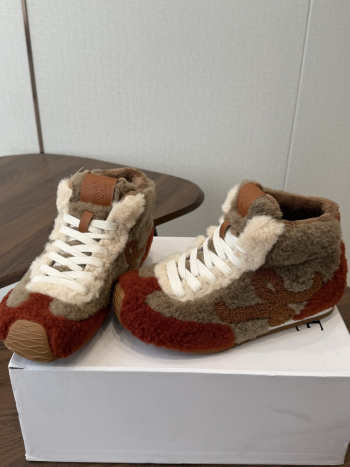 Uubags Loewe Ballet Runner 2.0 shearling sneakers in beige