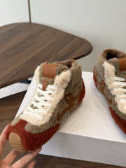 Uubags Loewe Ballet Runner 2.0 shearling sneakers in beige - 2