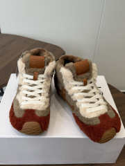 Uubags Loewe Ballet Runner 2.0 shearling sneakers in beige - 3