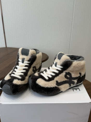 Uubags Loewe Ballet Runner 2.0 shearling sneakers in black