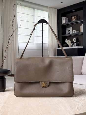 New Arrivals 2026 Chanel Maxi flap bag calfskin with grain effect & gold metallic in light brown 26x38.5x11cm