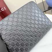 Uubags Gucci GG Emblem medium pouch in black leather 30x22x2.5cm - 4