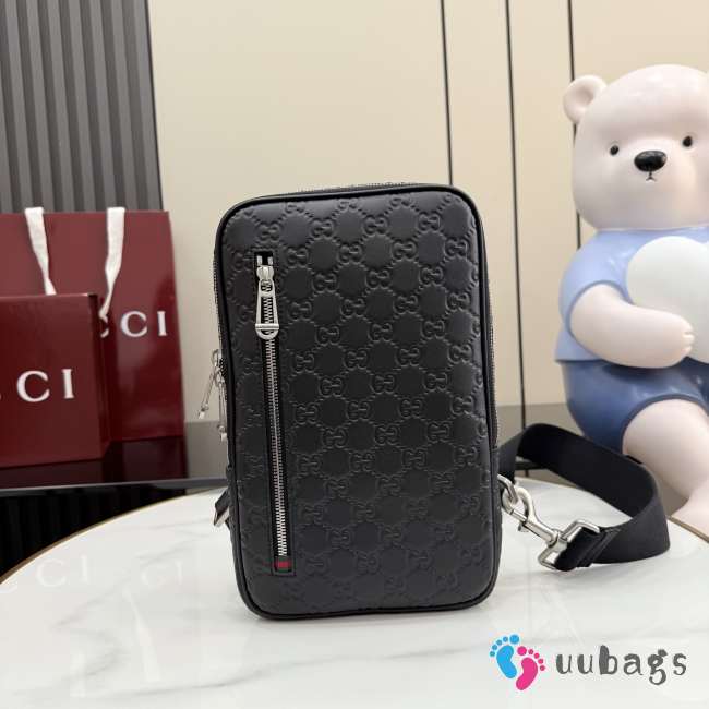 Uubags Gucci GG Emblem medium crossbody bag in black smooth leather 17x28x3cm - 1