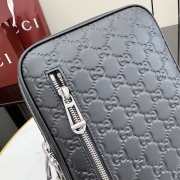 Uubags Gucci GG Emblem medium crossbody bag in black smooth leather 17x28x3cm - 5