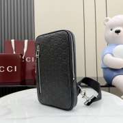 Uubags Gucci GG Emblem medium crossbody bag in black smooth leather 17x28x3cm - 3